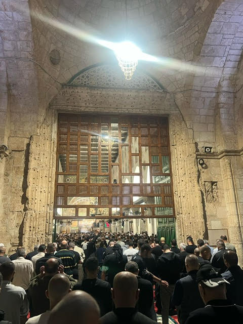 100 ألف مصلّ أدوا صلاتي العشاء والتراويح في اليوم الـ28 من شهر رمضان المبارك في رحاب المسجد الأقصى